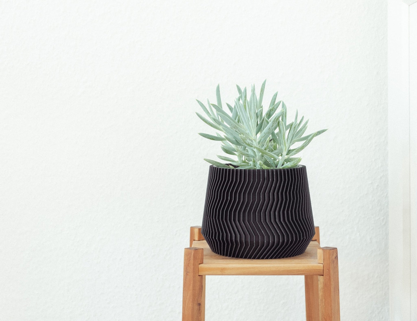 Blumentopf KELA in Ceron Black 6-18cm - Liwadi